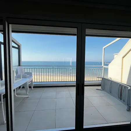 3 Pieces Face Avec Terrasse Et Garage - D'olonne - Fr-1-197-388 * Ле-Сабль-д’Олон