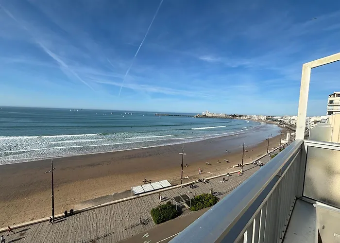 3 Pieces Face Avec Terrasse Et Garage - D'olonne - Fr-1-197-388