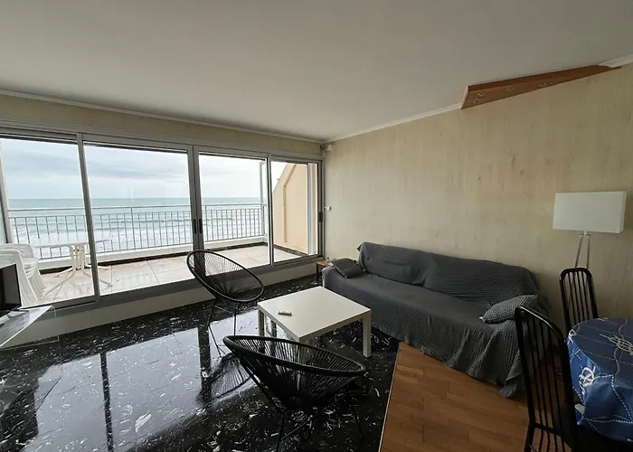 3 Pieces Face Avec Terrasse Et Garage - D'olonne - Fr-1-197-388 莱萨布勒-多洛讷