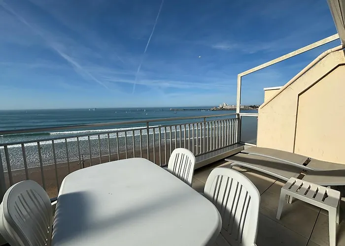 3 Pieces Face Avec Terrasse Et Garage - D'olonne - Fr-1-197-388 * 莱萨布勒-多洛讷